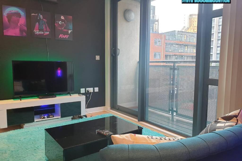 80S Retro 1Bed Studio Serviced Apartment Canary Wharf Perfect For Solo & Couple Travellers Λονδίνο Εξωτερικό φωτογραφία