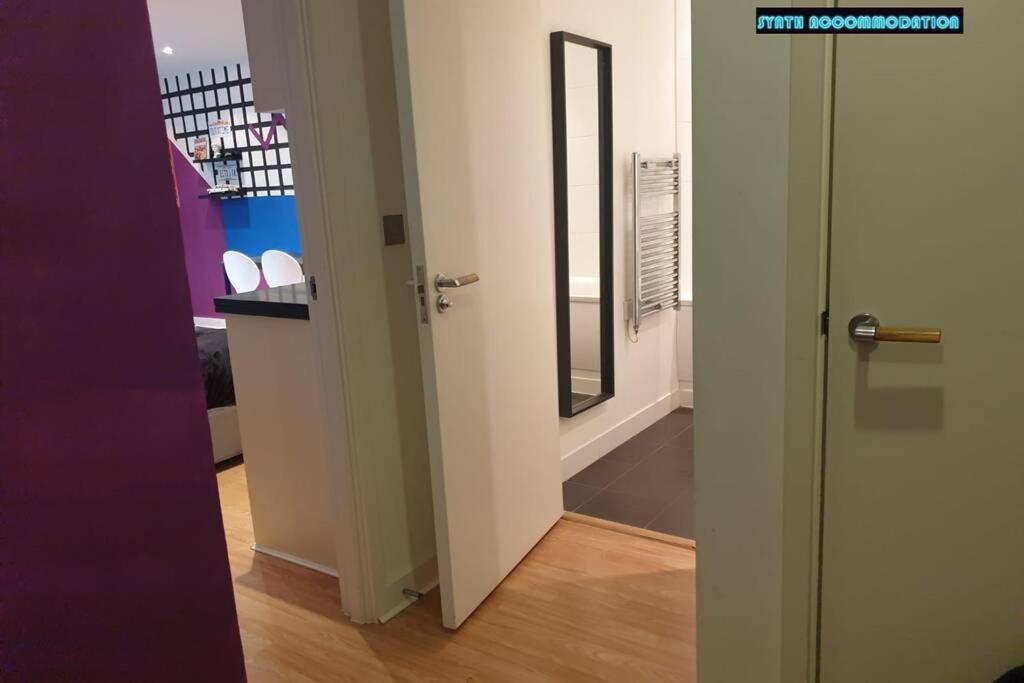 80S Retro 1Bed Studio Serviced Apartment Canary Wharf Perfect For Solo & Couple Travellers Λονδίνο Εξωτερικό φωτογραφία