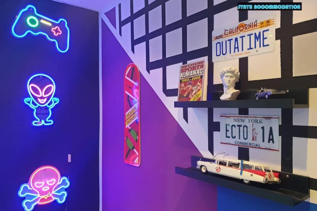 80S Retro 1Bed Studio Serviced Apartment Canary Wharf Perfect For Solo & Couple Travellers Λονδίνο Εξωτερικό φωτογραφία