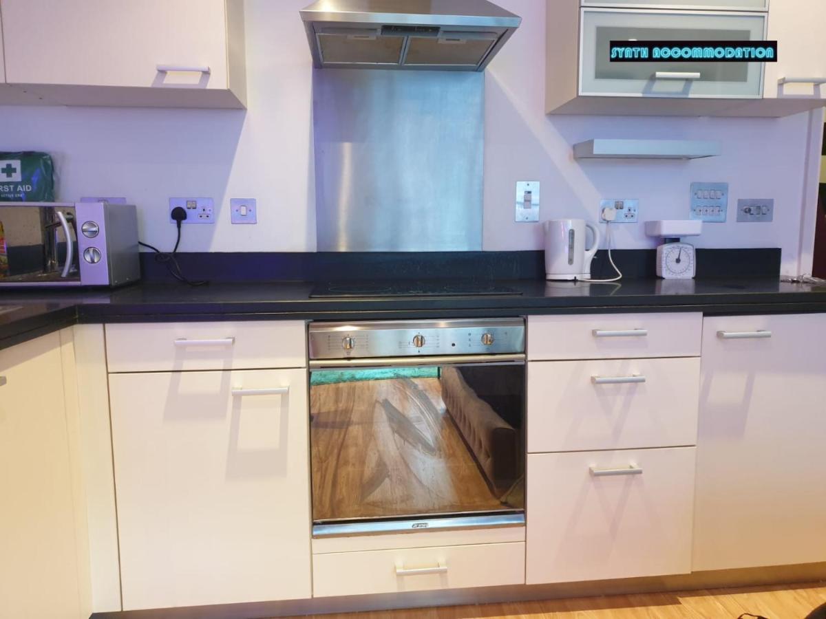 80S Retro 1Bed Studio Serviced Apartment Canary Wharf Perfect For Solo & Couple Travellers Λονδίνο Εξωτερικό φωτογραφία