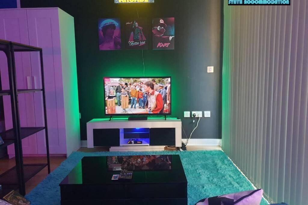 80S Retro 1Bed Studio Serviced Apartment Canary Wharf Perfect For Solo & Couple Travellers Λονδίνο Εξωτερικό φωτογραφία