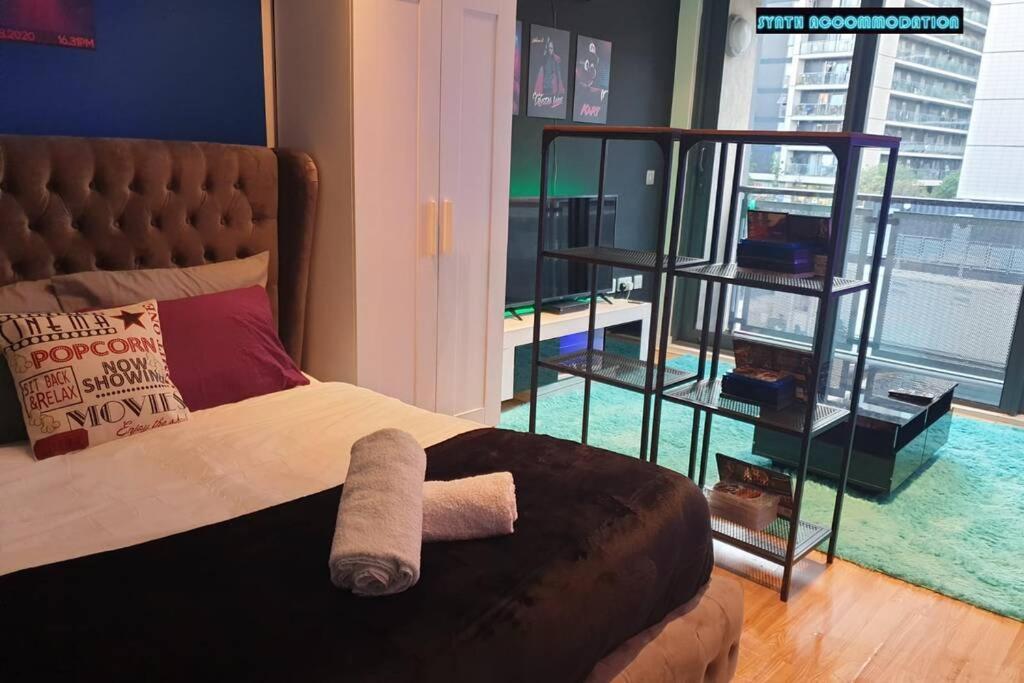 80S Retro 1Bed Studio Serviced Apartment Canary Wharf Perfect For Solo & Couple Travellers Λονδίνο Εξωτερικό φωτογραφία