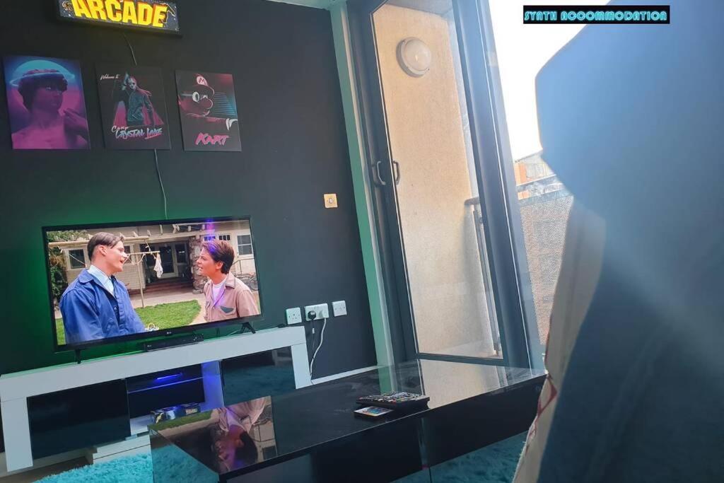 80S Retro 1Bed Studio Serviced Apartment Canary Wharf Perfect For Solo & Couple Travellers Λονδίνο Εξωτερικό φωτογραφία