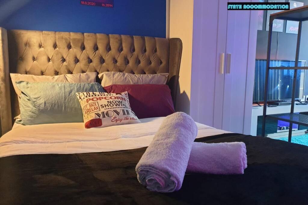80S Retro 1Bed Studio Serviced Apartment Canary Wharf Perfect For Solo & Couple Travellers Λονδίνο Εξωτερικό φωτογραφία