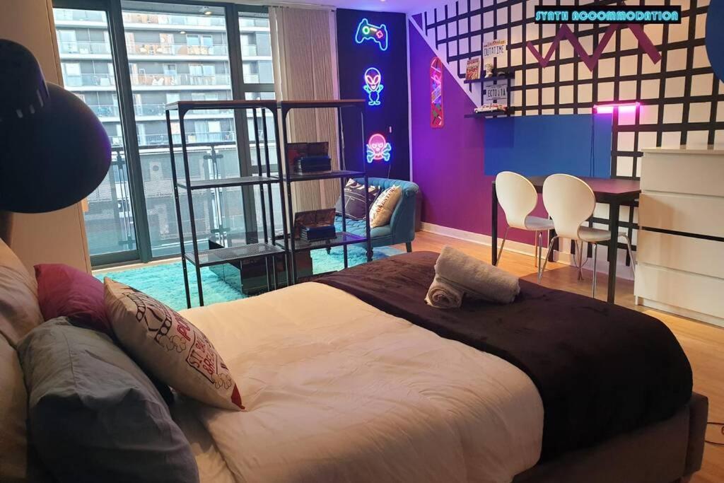 80S Retro 1Bed Studio Serviced Apartment Canary Wharf Perfect For Solo & Couple Travellers Λονδίνο Εξωτερικό φωτογραφία