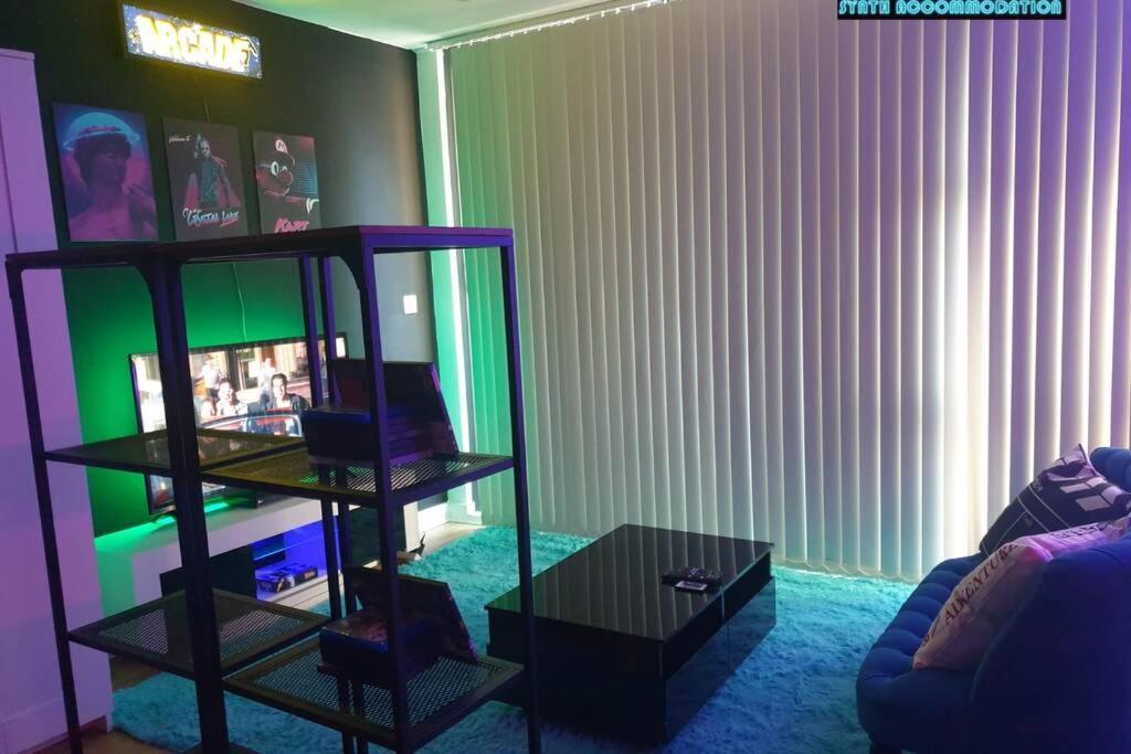 80S Retro 1Bed Studio Serviced Apartment Canary Wharf Perfect For Solo & Couple Travellers Λονδίνο Εξωτερικό φωτογραφία