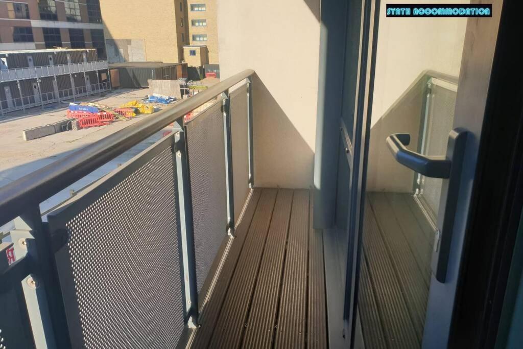 80S Retro 1Bed Studio Serviced Apartment Canary Wharf Perfect For Solo & Couple Travellers Λονδίνο Εξωτερικό φωτογραφία